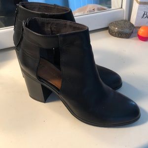 Black leather ankle boots open sides-zip back